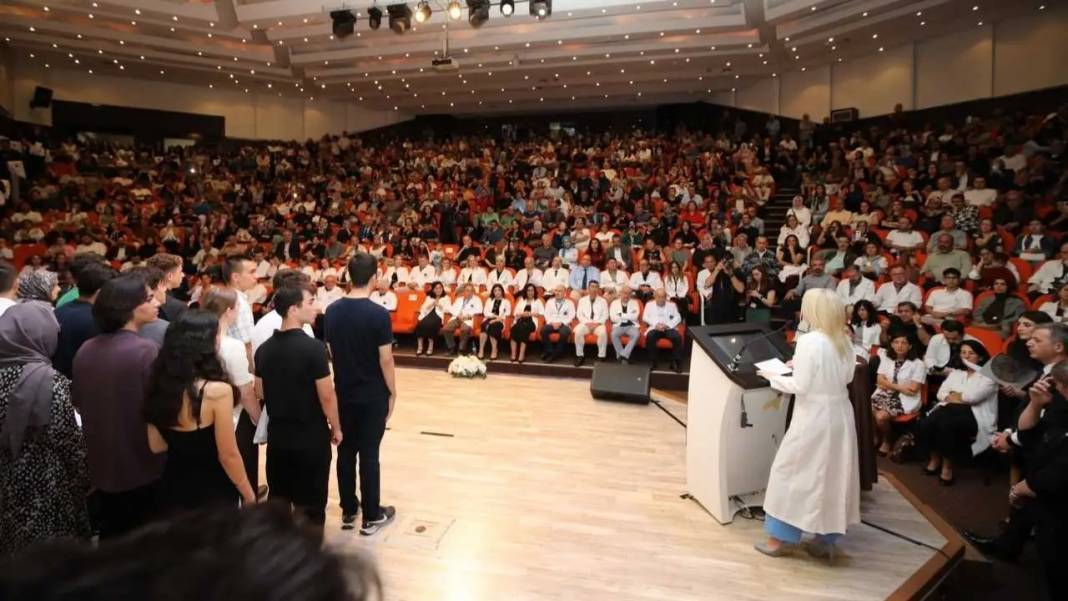 Akdeniz Tıp’ta 343 Öğrenciden Beyaz Önlükle Mesleğe İlk Adım! 3